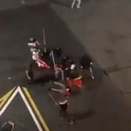 Captura de uno de los vídeos difundidos en redes que mostraba la brutal agresión. / Twitter