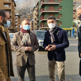 El vicepresident del Govern, Jordi Puigneró, acompanyat d'altres autoritats com el delegat del Govern a l'Alt Pirineu i Aran, Ricard Pérez, i l'alcalde de Sort, Baldo Farré.