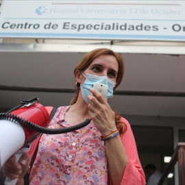 La portavoz de Más Madrid en la Asamblea de Madrid, Mónica García, asiste a la concentración en defensa de la Sanidad Pública en el Centro de Salud de Orcasitas, a 27 de mayo de 2021.