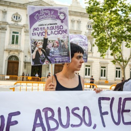 Un total de 135 organizaciones feministas han convocado una concentración ante el Tribunal Supremo de Madrid para volver a protestar contra la sentencia que condena a los cinco miembros de La Manada por un delito de abuso sexual y les absuelve del de agr