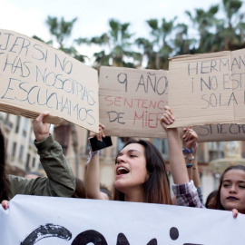Manifestación en Málaga contra la sentencia de 'La Manada'. EFE/Carlos Díaz/Archivo