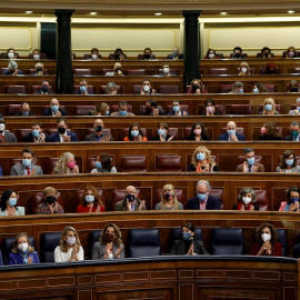 15/12/2021.- (De izq a der, delante) El presidente del Gobierno, Pedro Sánchez, la vicepresidenta primera del Gobierno y ministra de Asuntos Económicos y Transformación Digital, Nadia Calviño, la vicepresidenta segunda y ministra de Trabajo y Economí