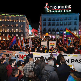 Un momento de la concentración "Ni un paso atrás" celebrada hoy miércoles en la Puerta de Sol de Madrid.