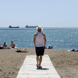 Foto de archivo de la playa de Málaga el 02 de mayo de 2021.