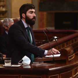 25/02/2021.- El diputado y responsable de Comunicación de Vox, Manuel Mariscal, interviene durante una sesión plenaria celebrada en el Congreso. E. Parra. POOL / Europa Press