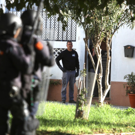 Policías cargan con los manifestantes en la novena jornada de la huelga del metal en el barrio del Río de San Pedro en Puerto Real a 24 de noviembre 2021 en Puerto Real (Cádiz)..