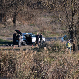 Vehículos en el dispositivo puesto en marcha en las inmediaciones del Guadiana donde buscan a Pablo Sierra, a 14 de diciembre de 2021, en Badajoz, Extremadura.