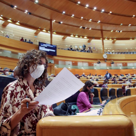 09/12/2021.- La ministra de Hacienda, María Jesús Montero, a su llegada al pleno en el Senado que debate este jueves los vetos presentados al proyecto de ley de presupuestos generales del Estado de 2022. EFE/David Fernández