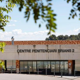 Vista del pasado jueves 24 de junio del exterior del centro penitenciario Brians 2 en Barcelona, donde John McAfee, fue hallado muerto en su celda.