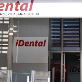 Entrada a una clínica de iDental. EFE