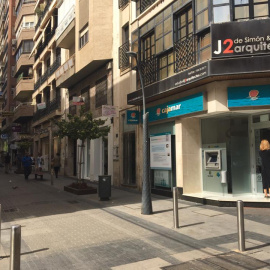 Una sucursal de Cajamar en Almería, en una imagen de archivo.