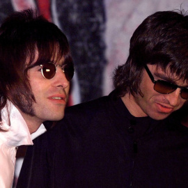 Liam y Noel Gallagher, de Oasis. / REUTERS