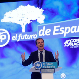 El candidato a la Presidencia del PP, Pablo Casado, durante su intervención hoy en el XIX Congreso del partido en el que se elige al nuevo presidente de la formación en la que ha dicho: "pase lo que pase, saldremos más fuertes y más unidos". EFE/Juan 