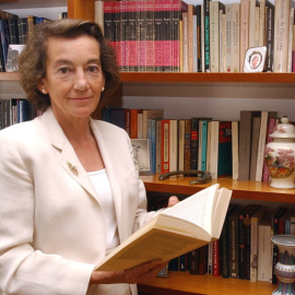 Fotografía de archivo fechada el 6 de septiembre de 2003 que muestra a la ex miembro de la Comisión Ejecutiva de la Federación Socialista Madrileña (FSM) Cristina Alberdi durante una entrevista con EFE.