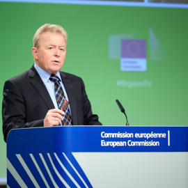 El comisario europeo de Agricultura, Janusz Wojciechowski, ofrece una conferencia de prensa en la sede de la Comisión Europea en Bruselas.