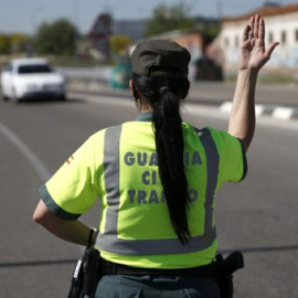 Imagen de archivo de una agente de la Guardia Civil. EFE