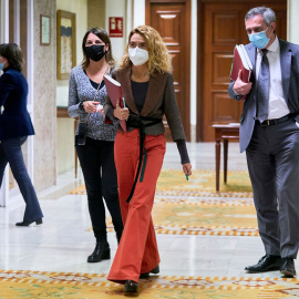 21/12/2021- La presidenta del Congerso, Meritxell Batet (c), a su llegada a una Junta de Portavoces en el Congreso de los Diputados, a 21 de diciembre de 2021, en Madrid, (España). A. Pérez Meca / Europa Press