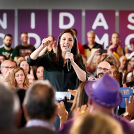 20/10/2019.- La número dos de Unidas Podemos al Congreso por Madrid, Irene Montero, durante su intervención este domingo en un encuentro con militantes y simpatizantes en la ciudad de Alicante. EFE/Manuel Lorenzo