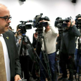 El conseller d'Interior, Miquel Buch, a punt de comparèixer davant els mitjans de comunicació. EFE/ Alejandro García