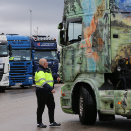 Transportistas a su llegada al Polígono Industrial Barral, en el noveno día de paro nacional de transportistas, a 22 de marzo de 2022, en San Fernando de Henares.