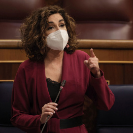 26/05/2021.- La ministra de Hacienda, María Jesús Montero, interviene en una sesión de control al Gobierno. E. Parra POOL / Europa Press