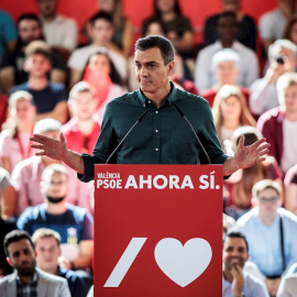 02/11/2019.- El secretario general del PSOE y presidente del Gobierno en funciones, Pedro Sánchez (2i), junto al secretario general del PSPV y presidente de la Generalitat, Ximo Puig (2d), la secretaria provincial, Mercedes Caballero (i) y el alcalde de 