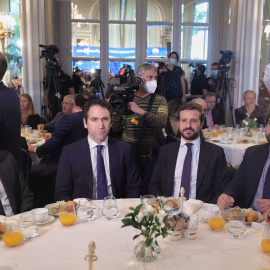 (I-D) El alcalde de Madrid, José Luis Martínez-Almeida; el secretario general del Partido Popular, Teodoro García Egea; el presidente del PP, Pablo Casado y el presidente de Murcia, Fernando López Miras, en el desayuno Fórum Europa, el 7 de octubre d
