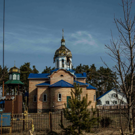 Iglesia a la Virgen María con su cúpula destruida en un bombardeo en Yasnohorodka, a 40 kilómetros al oeste de Kiev.