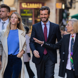 06/11/2019- La portavoz del Grupo Popular en el Congreso, Cayetana Álvarez de Toledo (4i) ; el presidente del PP y candidato a la Presidencia del Gobierno, Pablo Casado (5i) y la fundadora de UPyD, Rosa Díez (6i) a su llegada al acto de campaña del Par