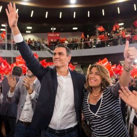 06/11/2019.- El secretarío general del PSOE y presidente del Gobierno en funciones, Pedro Sánchez y la secretaria general del PSOE-A, Susana Díaz, durante un mitin en Málaga. / EFE