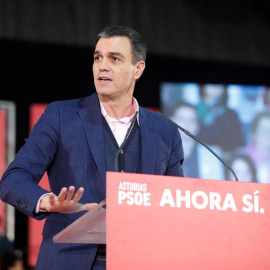 Pedro Sánchez en un mitin en Gijon. (J.L. CEREIJIDO | EFE)