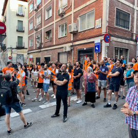 Cerca de un centenar de miembros del Sindicato de Inquilinas de Madrid se han concentrado para paralizar el desahucio de Zohra y su familia, en Lavapiés (Madrid), a 24 de julio de 2024.