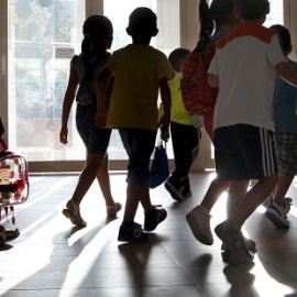 Un grupo de niños en el colegio. EFE/Juanjo Martín