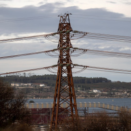 La luz baja este sábado, pero seguirá en más de 200€/MWh