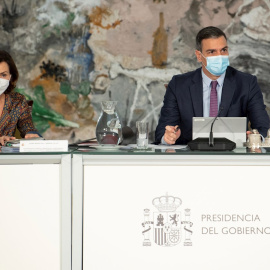 24/06/2021.- El presidente del Gobierno, Pedro Sánchez, y la vicepresidenta primera, Carmen Calvo, durante el Consejo de Ministros extraordinario del pasado jueves. EFE/Borja Puig de la Bellacasa
