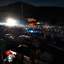 Manifestants convocats per Tsunami Democràtic al tall de l'AP7 al costat d'El Portús