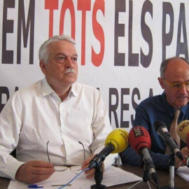 Els historiadors Toni Strubell i Josep Cruanyes en un acte reivindicatiu dels Papers de Salamanca.