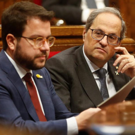Pere Aragonès i Quim Torra al ple del Parlament. EFE / QUIQUE GARCÍA.