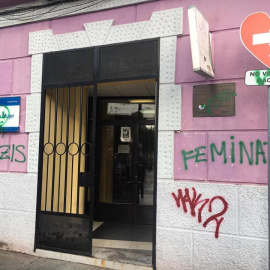 Pintadas fascistas en la fachada de la Casa de la Mujer de Fuenlabrada