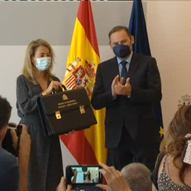Ábalos entrega la cartera a Raquel Sánchez