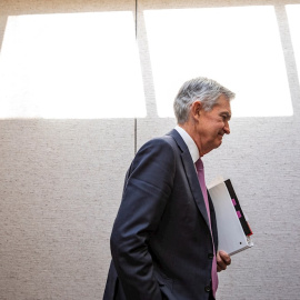 El presidente de la Reserva Federal, Jerome Powell, tras comparecer ante el Comité Económico Conjunto del Congreso de Estados Unidos. EFE/EPA/SAM CORUM
