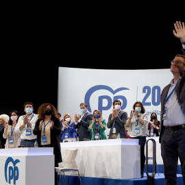 El presidente de Galicia, Alberto Núñez Feijóo, en  el XX Congreso Nacional del PP en Sevilla, donde saldrá elegido por aclamación como nuevo presidente del partido. EFE/ Julio Muñoz