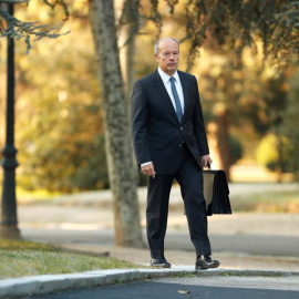 14/01/2020.- El ministro de Justicia, Juan Carlos Campo Moreno a su llegada a la Moncloa antes del primer Consejo de Ministros del Gobierno de coalición presidido por Pedro Sánchez, este martes 14 de enero en Madrid. EFE/Emilio Naranjo