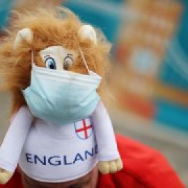 "Día de la libertad": los ingleses dicen adiós a las mascarillas en pleno auge de contagios