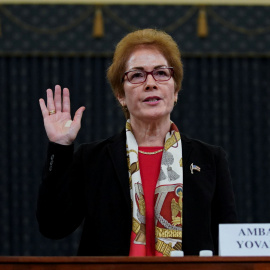 La exembajadora de Ucrania Marie Yovanovitch durante la audiencia pública del 'impeachment' contra Trump. / REUTERS