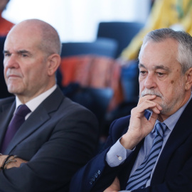 Los expresidentes Manuel Chaves y José Antonio Griñán, durante el juicio que de la pieza política de los ERE en la Audiencia de Sevilla. EFE/Jose Manuel Vidal
