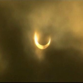 El primer eclipse solar de 2011 asombra a medio mundo