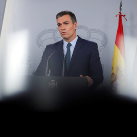 El presidente del Gobierno en funciones y líder del PSOE, Pedro Sánchez, durante la rueda de prensa conjunta con el presidente electo del Consejo de Europa, Charles Michel, en el Palacio de la Moncloa. REUTERS/Susana Vera