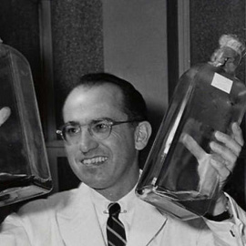 Jonas Edward Salk, doctor que desarrolló la vacuna contra la polio.