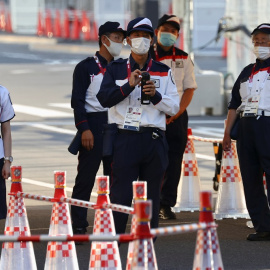 Miembros de la seguridad de la Villa Olímpica de Japón.